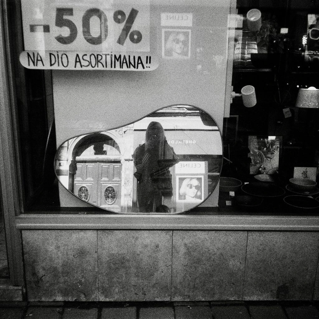 Specjalistka kadr i płac przy biurku w biurze w Rybniku